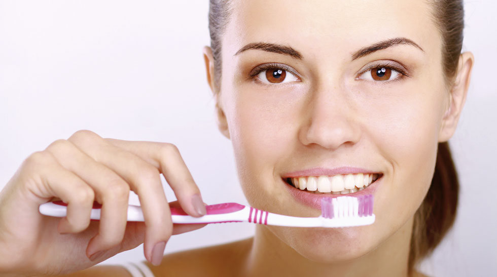 L’importanza dell’igiene orale per prevenire patologie quali carie, paradontosi e sensibilità dentinale.